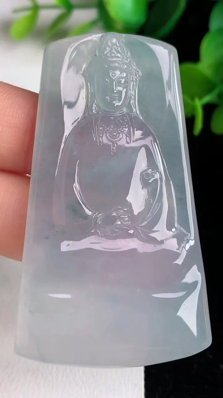天然A货翡翠飘花观音菩萨吊坠，尺寸57.8-34.4-5.7，重量:26.11g
6月2日