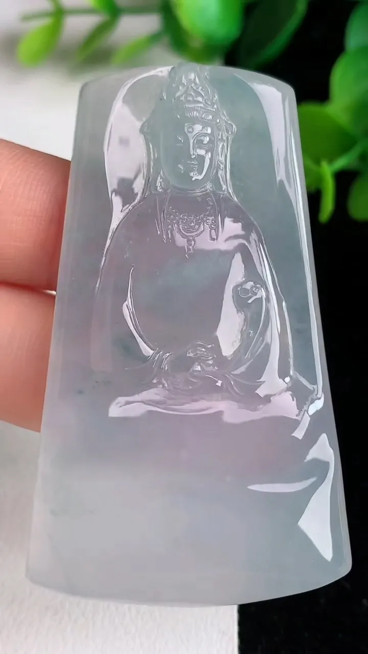 天然A货翡翠飘花观音菩萨吊坠，尺寸57.8-34.4-5.7，重量:26.11g
6月2日
