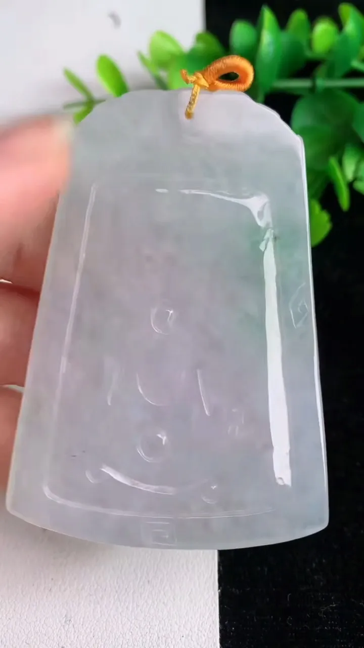 天然A货翡翠飘花祥龙大势至观音吊坠，尺寸66.5-46.5-5.7，重量:35.98g
6月2日