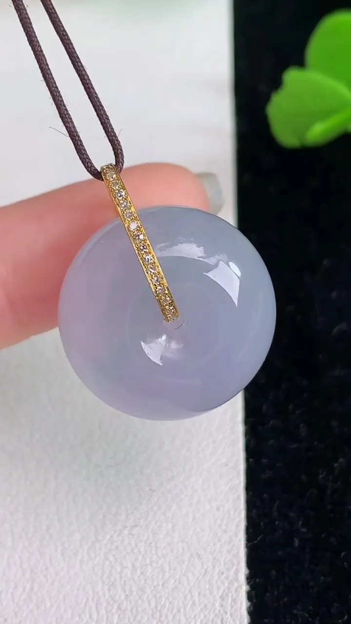 天然A货翡翠k金紫罗兰平安扣吊坠，尺寸20-11-6，重量:10.47g
6月2日