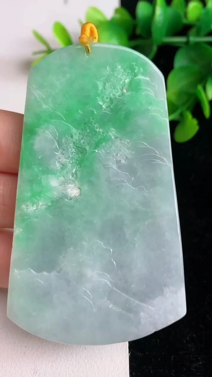 天然A货翡翠山水牌吊坠，尺寸76-45.8-5.4，重量:46.13g
6月2日