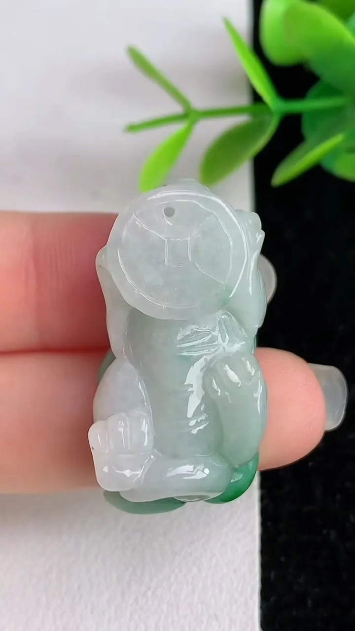 天然A货翡翠貔貅吊坠，尺寸35-18-12，重:14.00g
6月2日