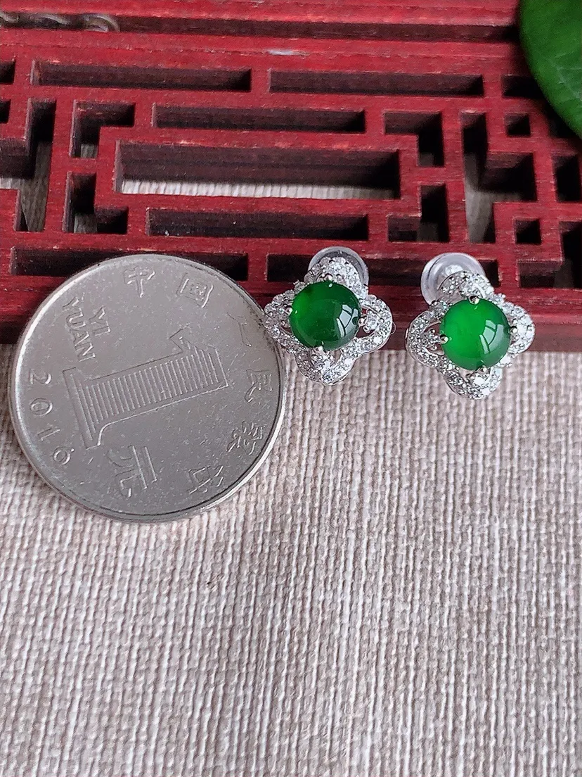 天然A货翡翠925银镶嵌满绿蛋面耳坠 尺寸7.7×6.7mm 重量7.10g 0601