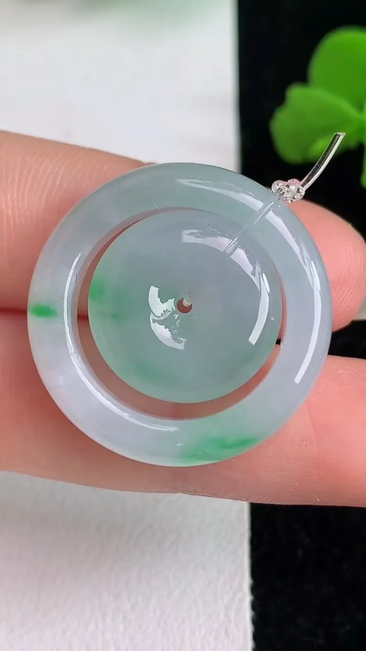 天然A货翡翠母子平安扣吊坠，尺寸26-5.5，重量:7.66g
6月2日