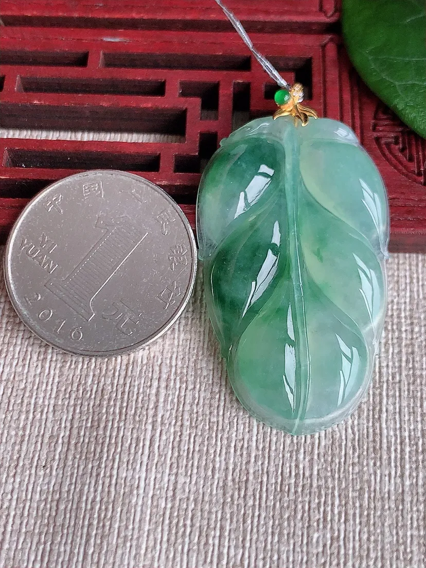天然A货翡翠18K金扣头飘花叶子金枝玉叶吊坠尺寸42.4×25.2×5m量9.32g 0601