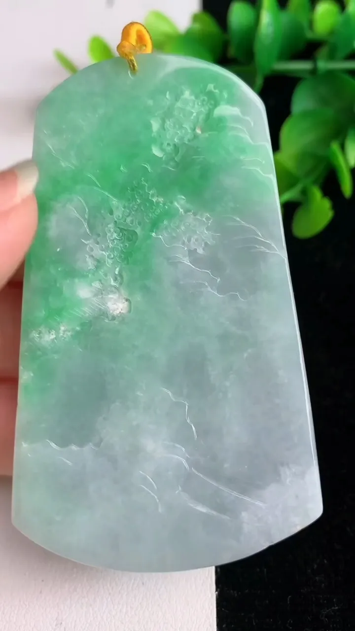 天然A货翡翠山水牌吊坠，尺寸76-45.8-5.4，重量:46.13g
6月2日