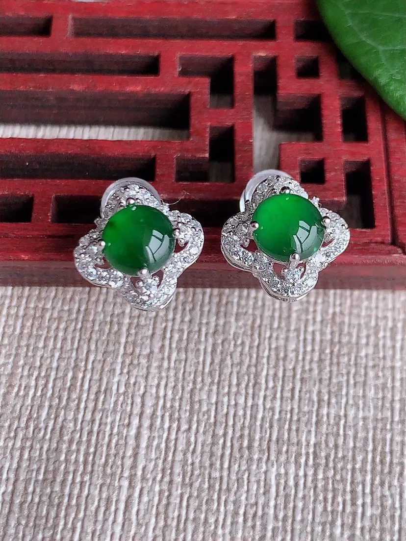天然A货翡翠925银镶嵌满绿蛋面耳坠 尺寸7.7×6.7mm 重量7.10g 0601