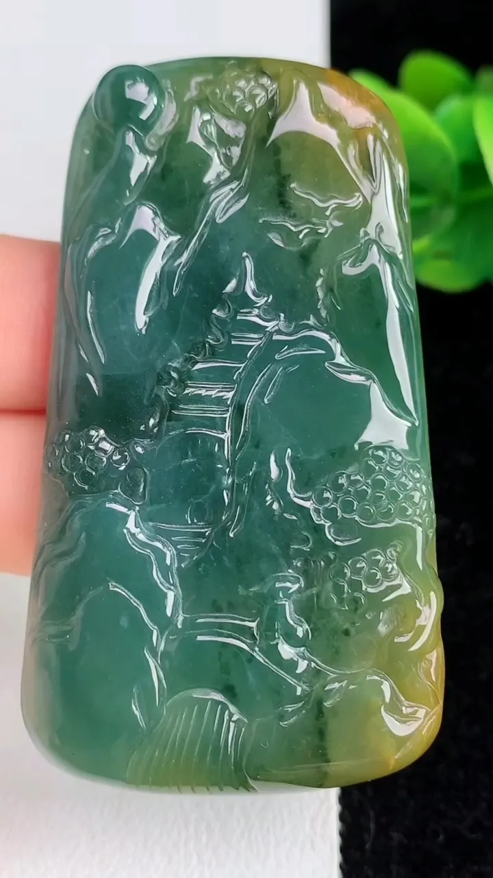 天然A货翡翠山水牌吊坠，尺寸62-35-4.2，重:25.30g
6月2日
