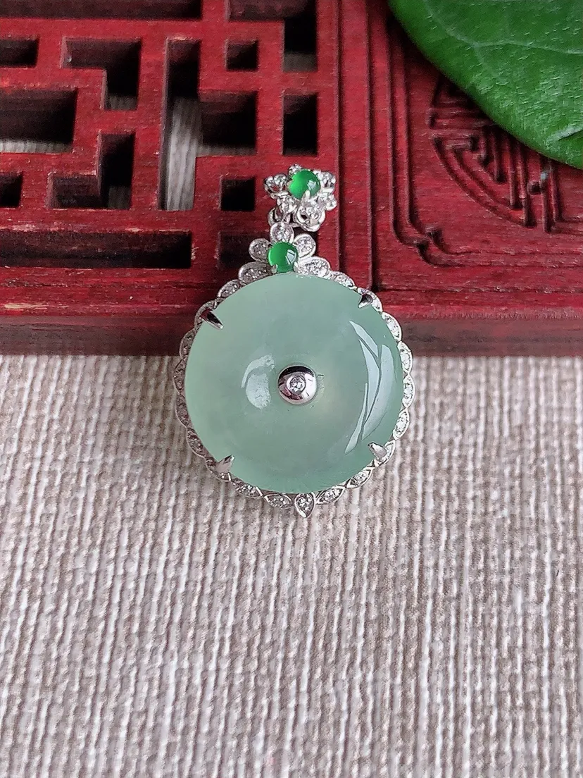 天然A货翡翠18K金伴晴水平安扣吊坠尺寸25×15.8×6.5裸石14m量2.64g 0601