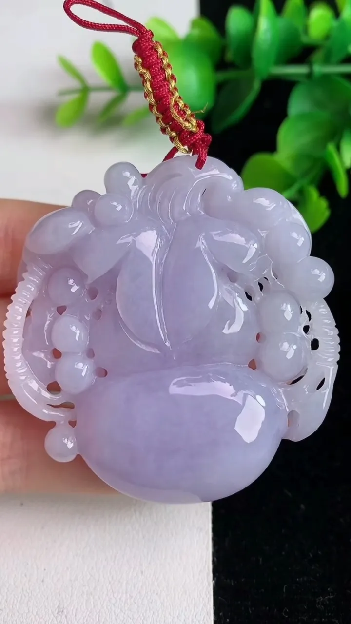 天然A货翡翠紫罗兰葫芦吊坠，尺寸52.5-49.6-10，重量:50.95g
6月2日