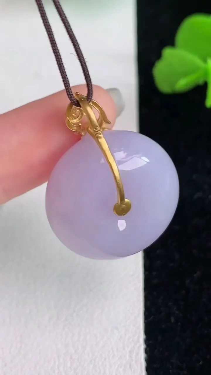 天然A货翡翠k金紫罗兰平安扣吊坠，尺寸21.7-11.3，重量:11.16g
6月2日