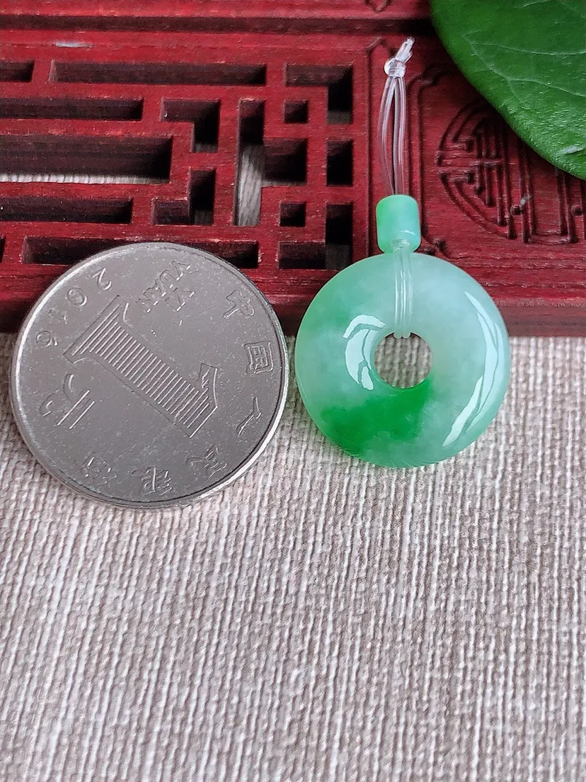 天然A货翡翠飘阳绿平安环吊坠 尺寸19×4.3m量3.30g 0601
