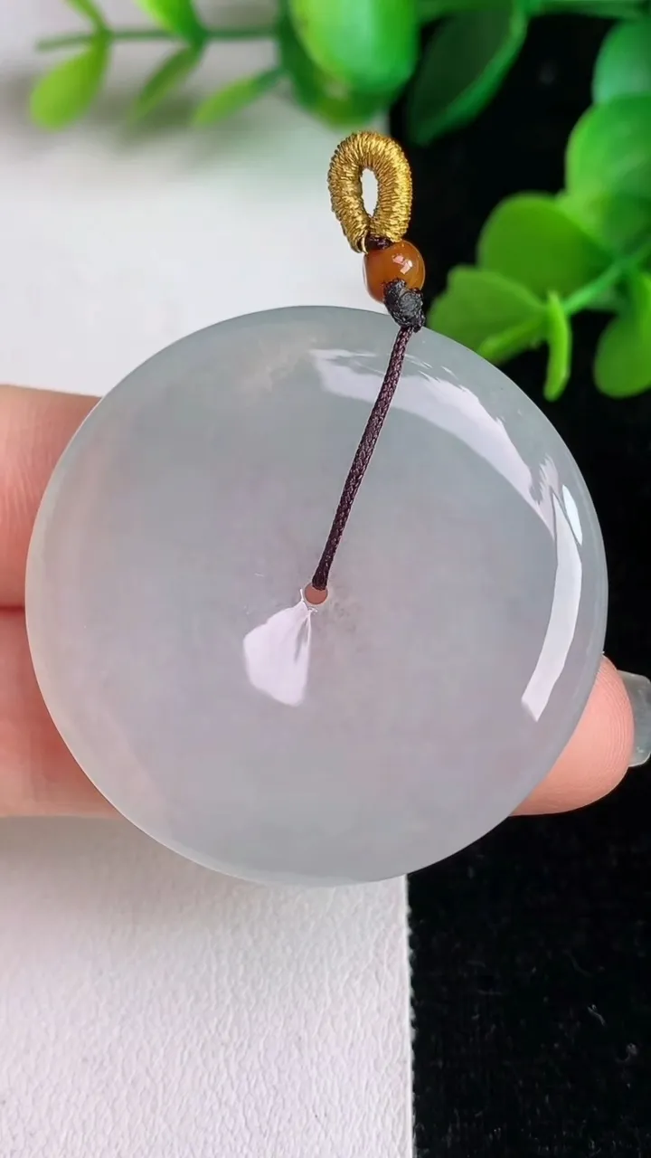 天然A货翡翠白冰飘花平安扣吊坠，尺寸39.4-5.6，重量:19.34g
6月2日
