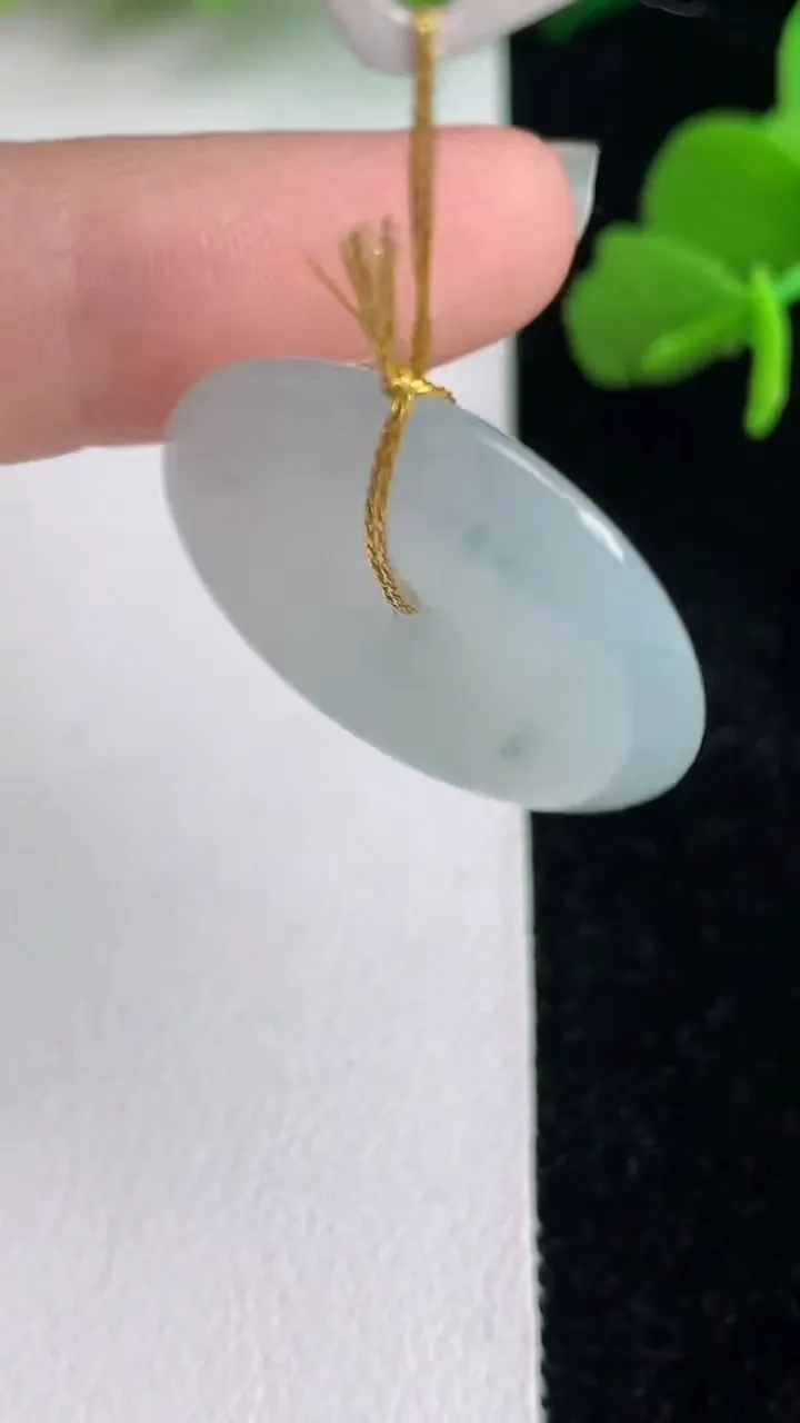 天然A货翡翠飘花平安扣吊坠，尺寸25-5，重量:6.40g
6月2日