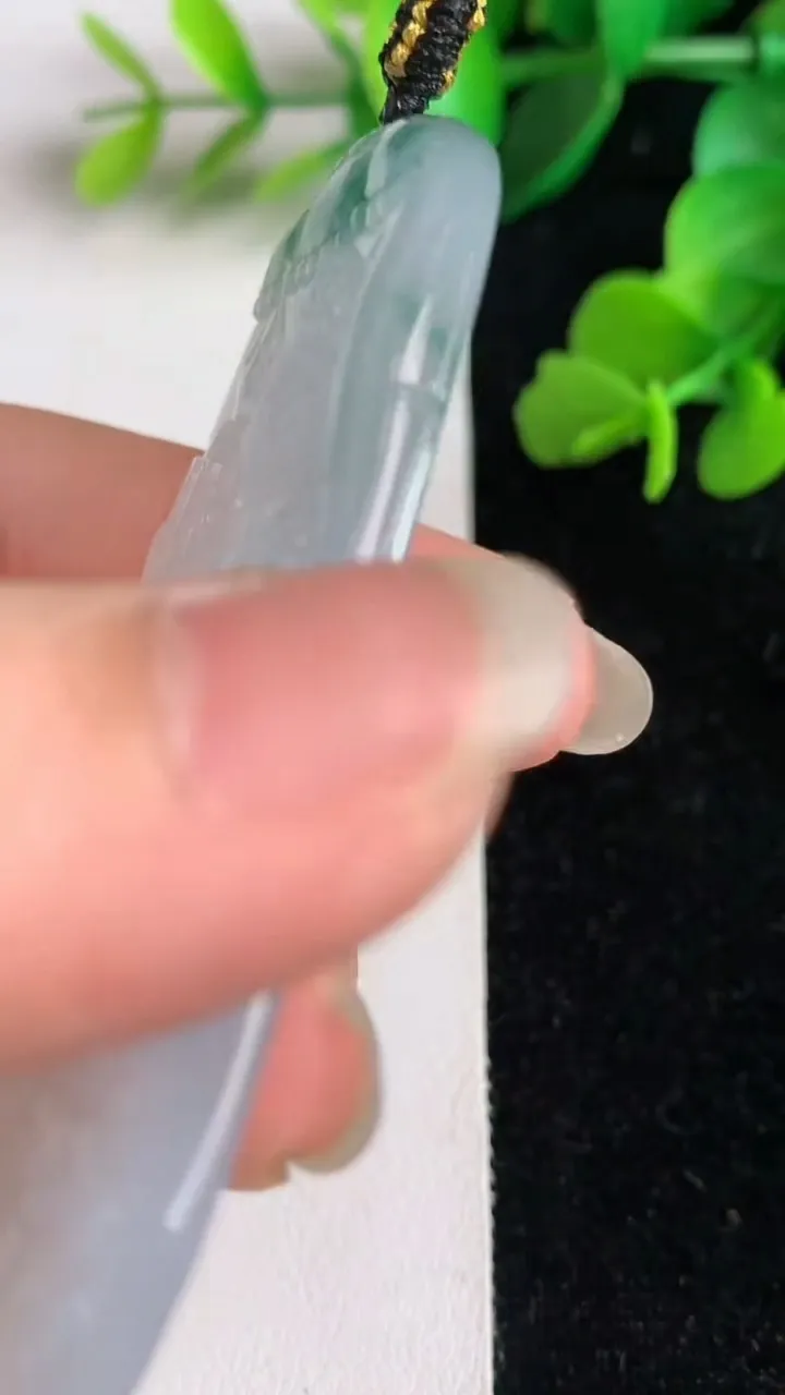 天然A货翡翠飘花虚空藏观音吊坠，尺寸66.5-37.2-5，重量:29.85g
6月2日
