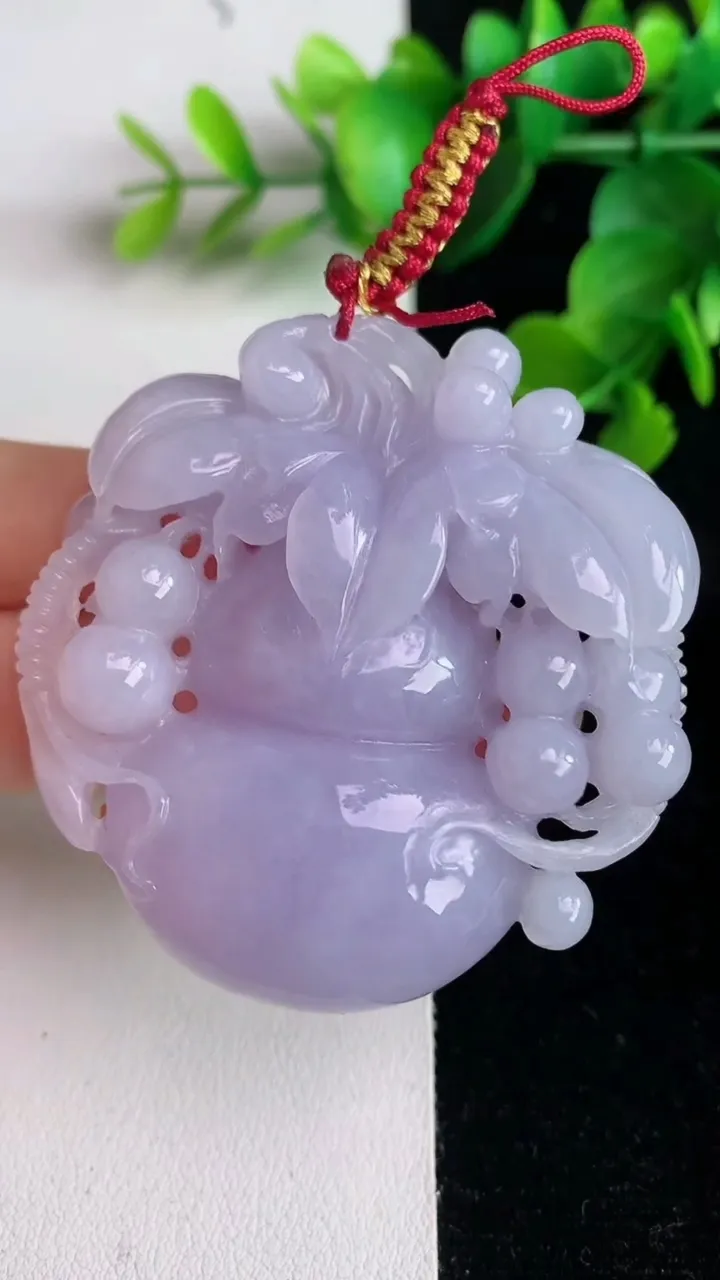 天然A货翡翠紫罗兰葫芦吊坠，尺寸52.5-49.6-10，重量:50.95g
6月2日