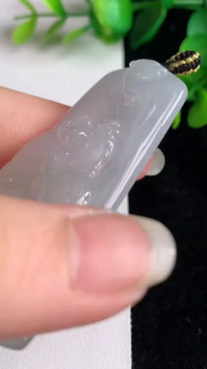 天然A货翡翠普贤菩萨吊坠，尺寸30.4-36-6，重量:25.86g
6月2日