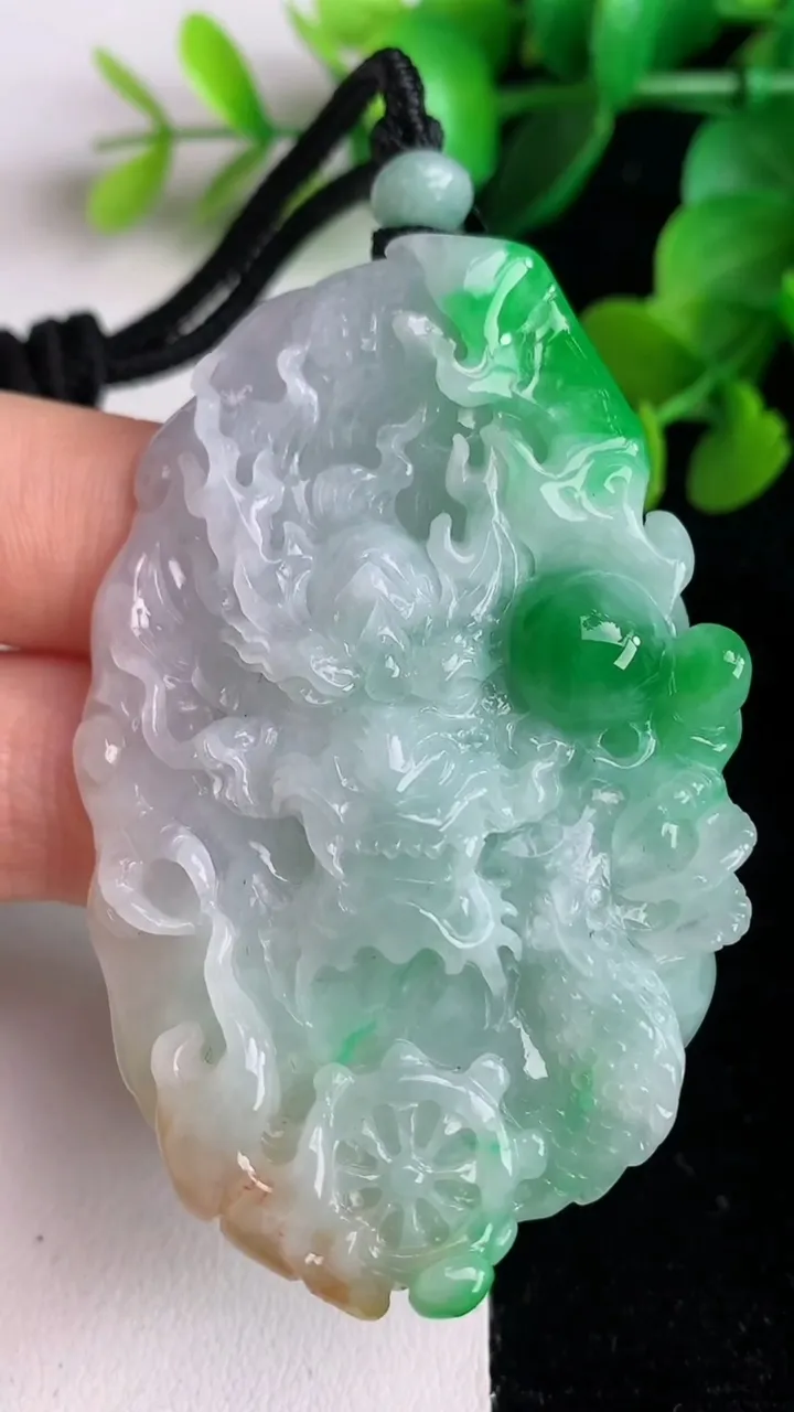 天然A货翡翠龙牌吊坠，尺寸63-41.4-11.6，重量:57.21g
6月2日