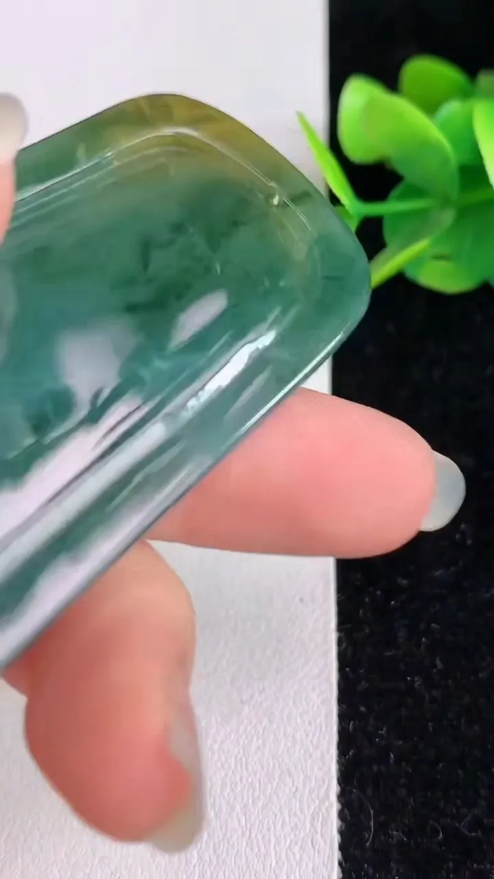 天然A货翡翠山水牌吊坠，尺寸62-35-4.2，重:25.30g
6月2日