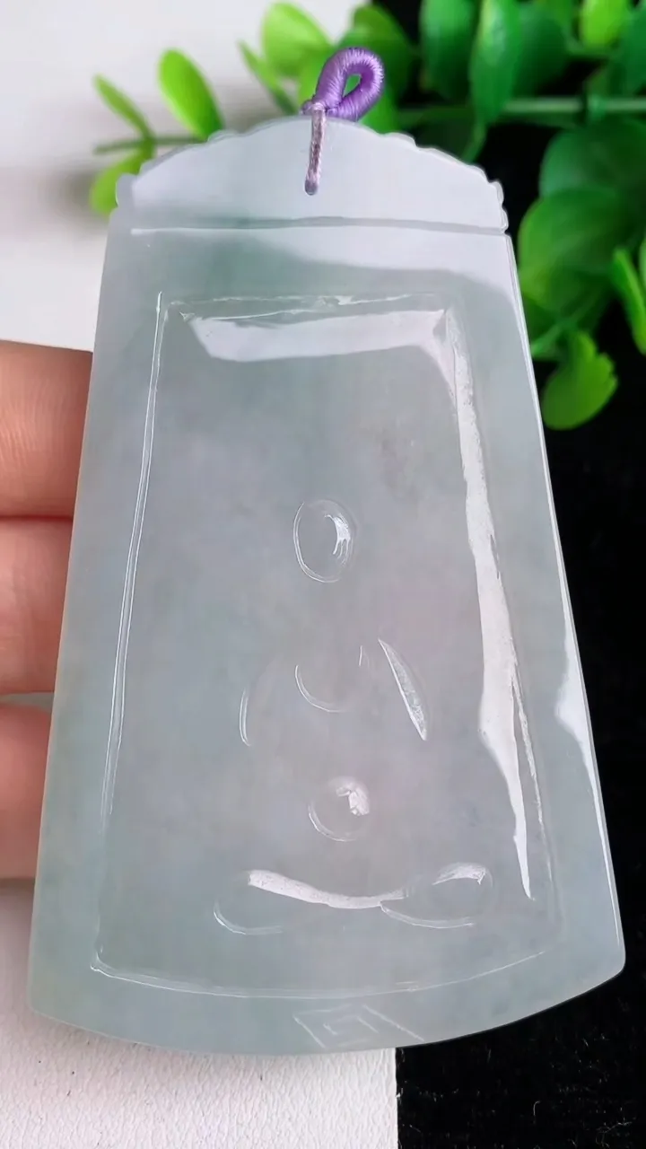 天然A货翡翠飘花祥龙大势至观音菩萨吊坠，尺寸79.2-50.3-5.4，重量:42.18g
6月2日
