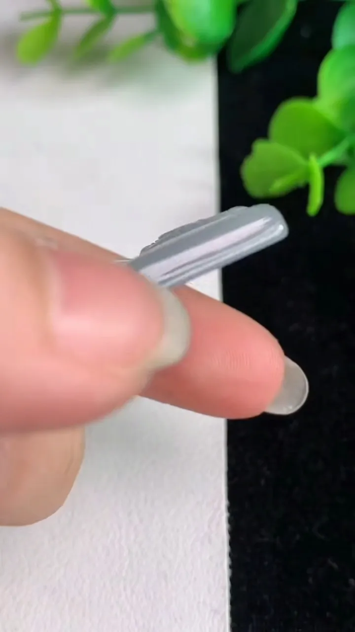 天然A货翡翠飘花观音菩萨吊坠，尺寸57.8-34.4-5.7，重量:26.11g
6月2日