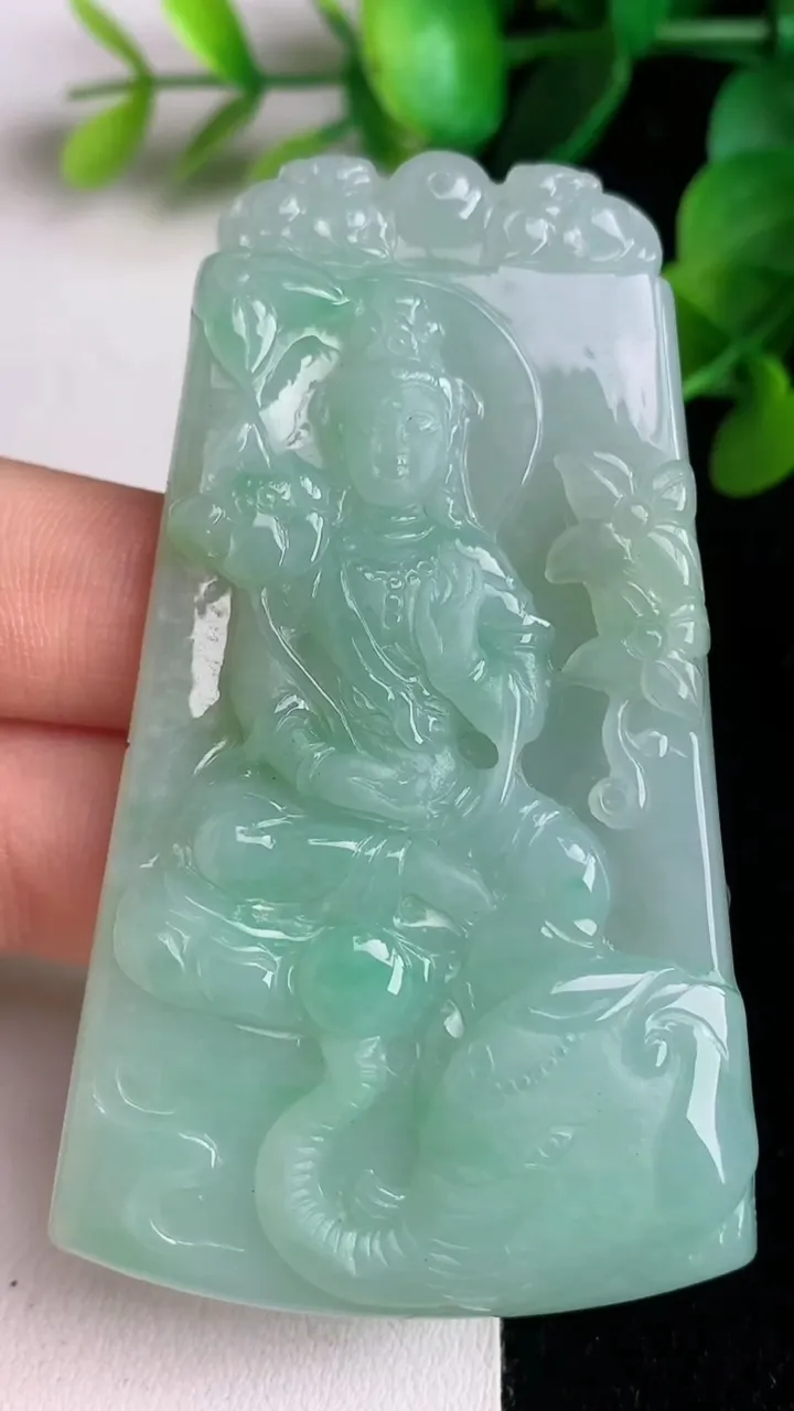 天然A货翡翠普贤菩萨吊坠，尺寸69.4-41.3-6，重量:36.38g
6月2日
