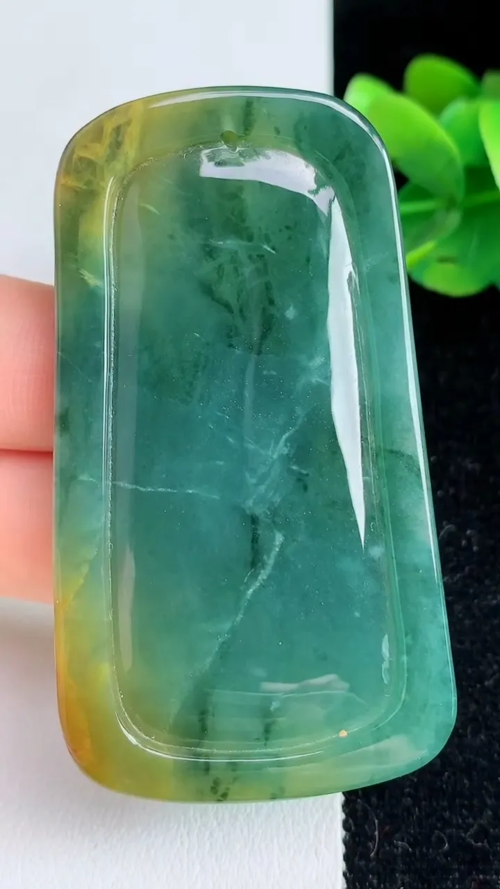 天然A货翡翠山水牌吊坠，尺寸62-35-4.2，重:25.30g
6月2日