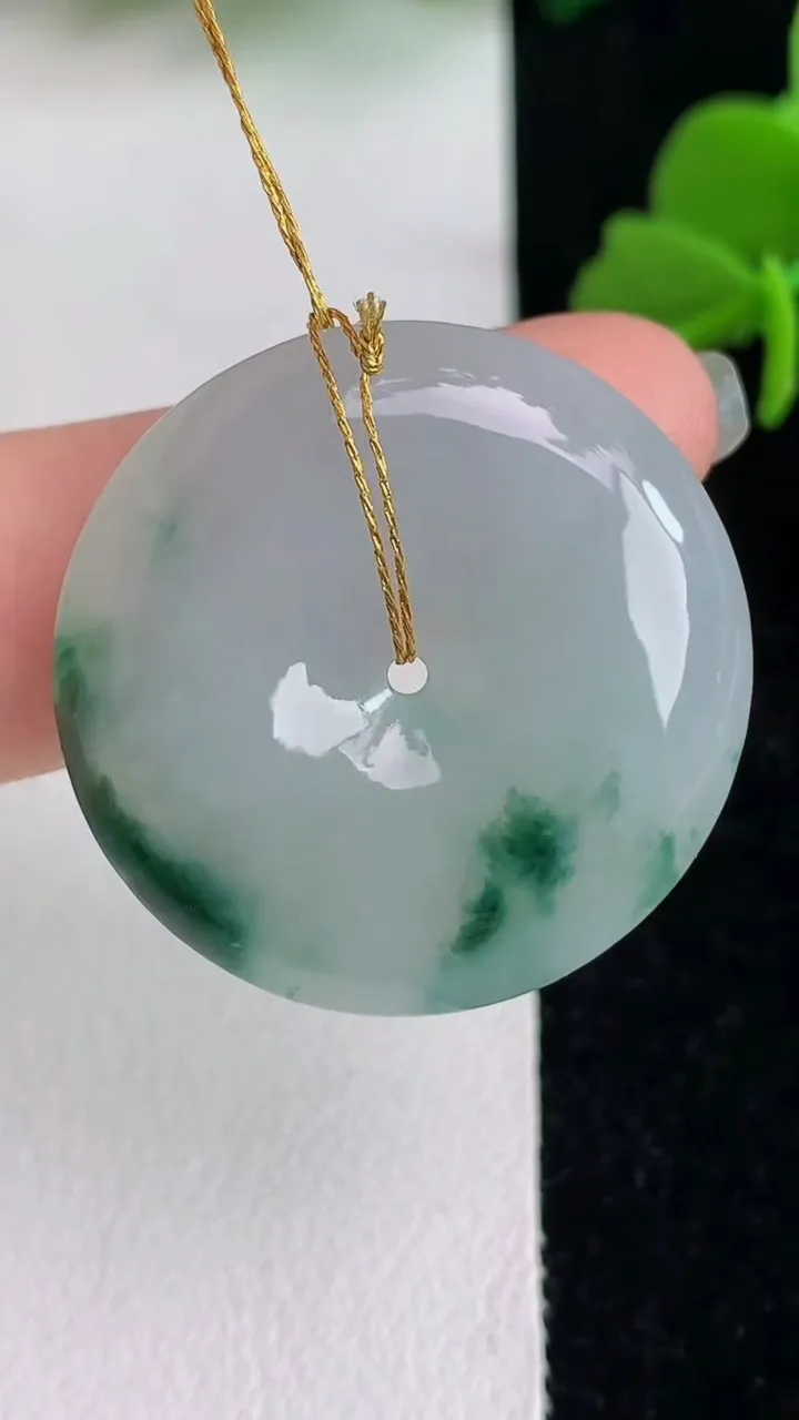 天然A货翡翠飘花平安扣吊坠，尺寸28.3-5.7，重量:9.58g
6月2日
