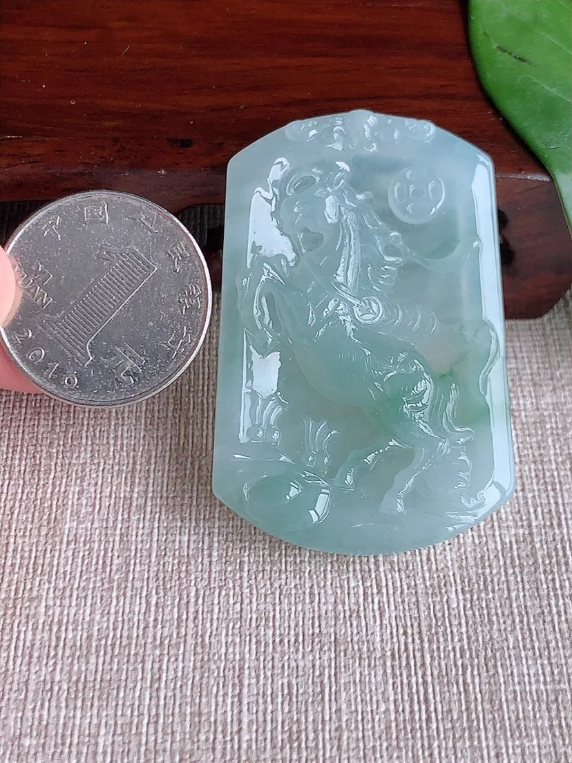 天然A货翡翠飘花生肖马马上有钱吊坠尺寸50.8×34×5.8m量22.76g 0601