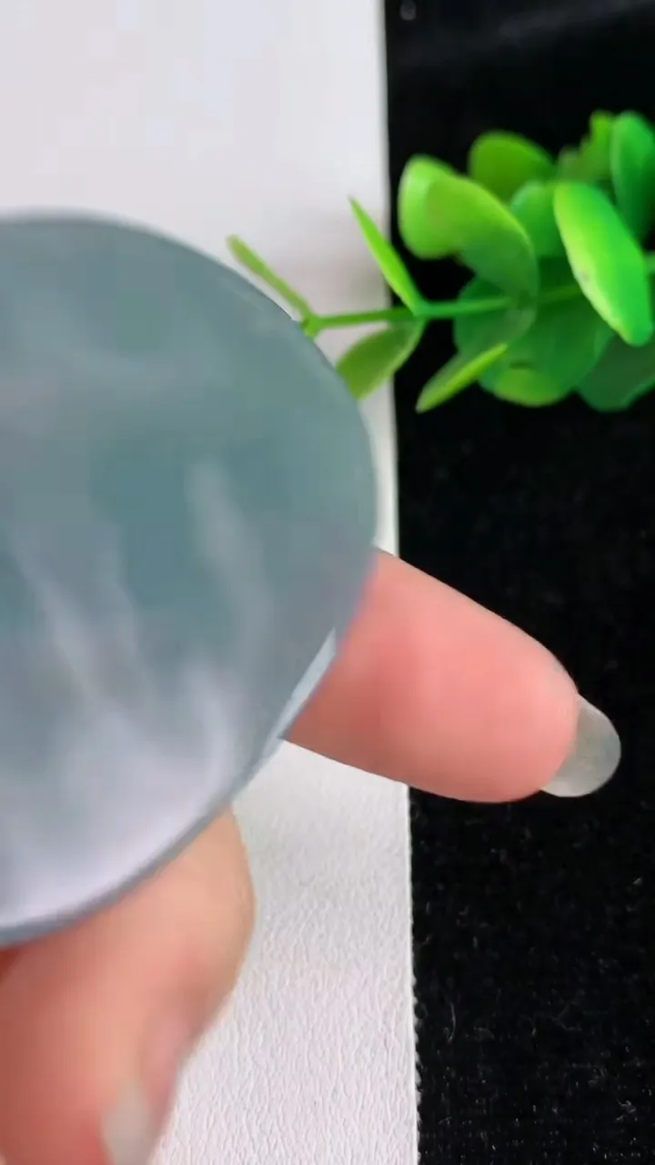 天然A货翡翠蓝水生肖马吊坠，尺寸54.5-46.3-5，重:24.04g
6月2日