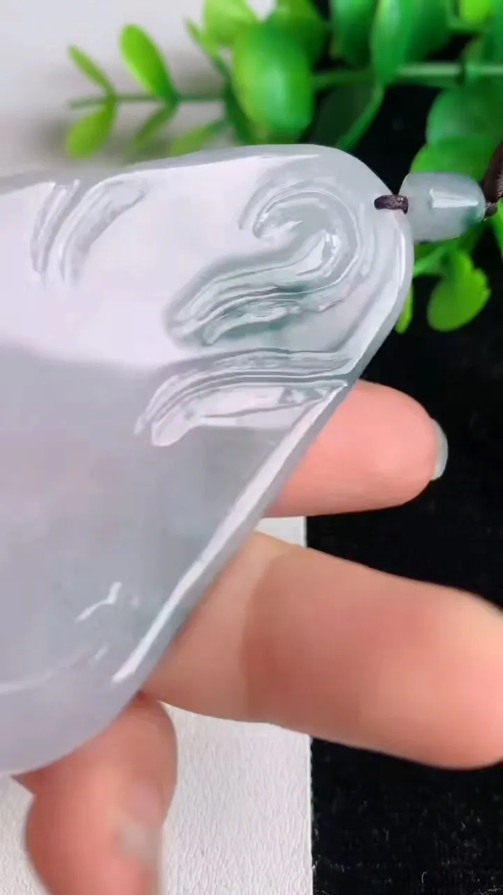 天然A货翡翠飘花祥龙文殊菩萨吊坠，尺寸67.2-46-5.3，重量:34.25g
6月2日