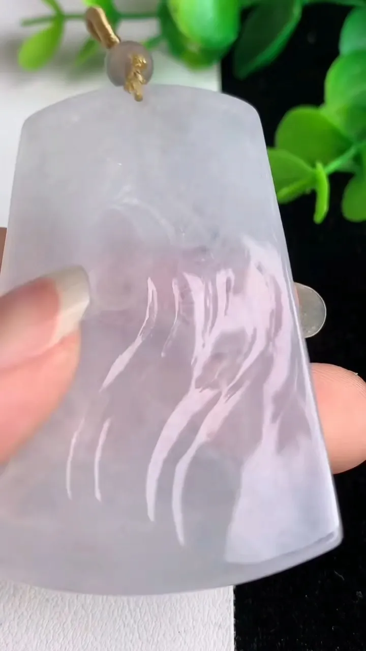 天然A货翡翠大势至观音菩萨吊坠，尺寸60.3-37.7-5.4，重量:28.21g
6月2日