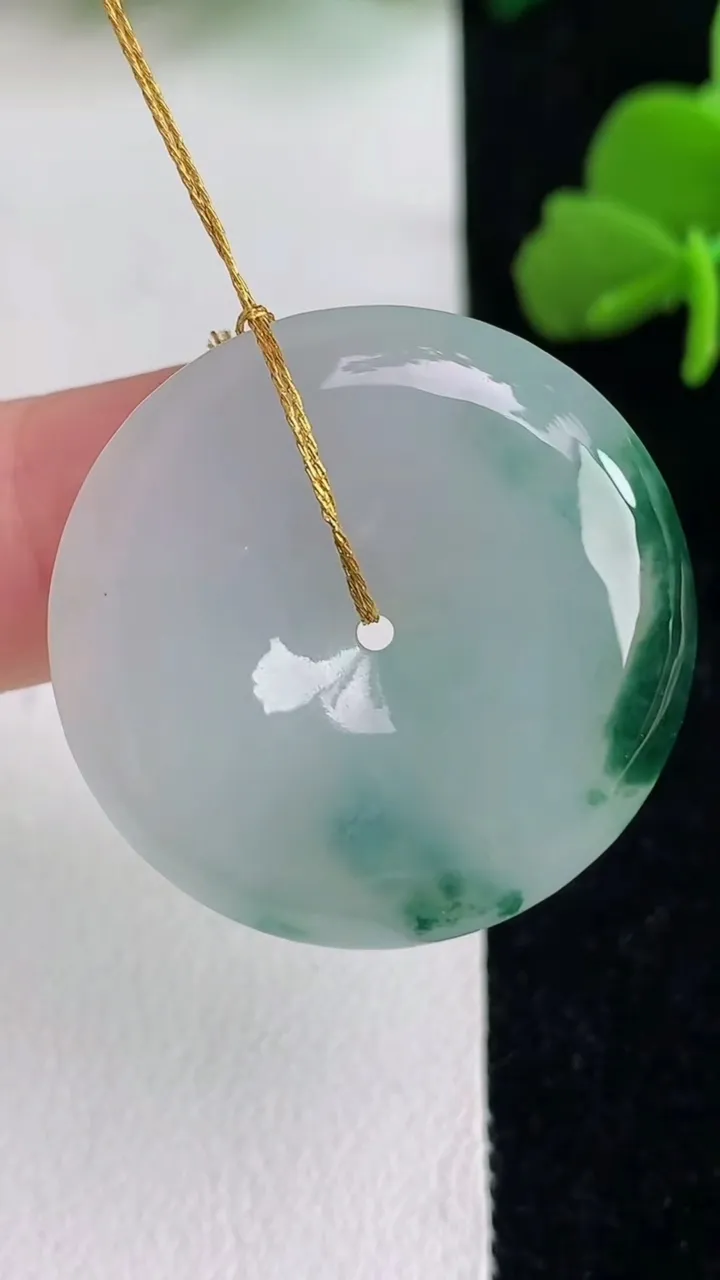 天然A货翡翠飘花平安扣吊坠，尺寸28.3-5.7，重量:9.58g
6月2日