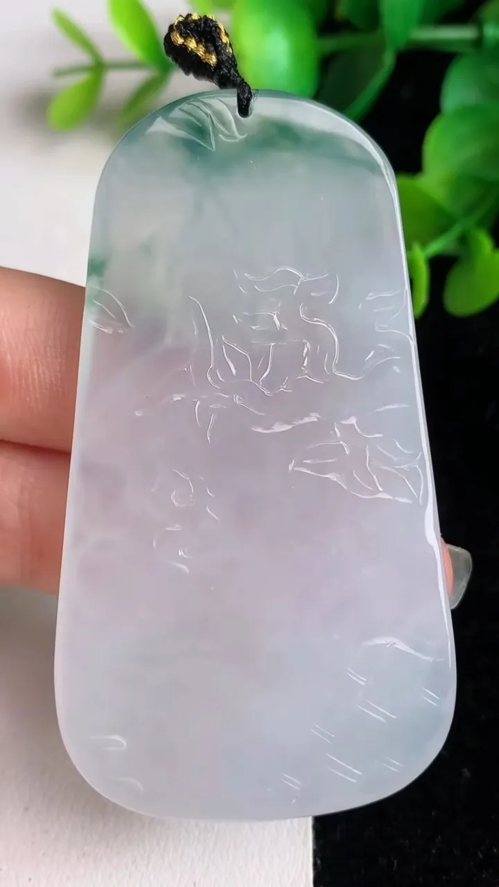 天然A货翡翠飘花虚空藏观音吊坠，尺寸66.5-37.2-5，重量:29.85g
6月2日