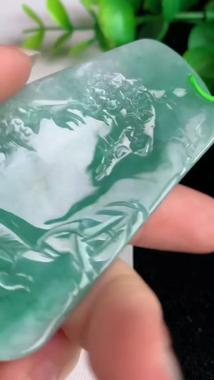 天然A货翡翠飘花山水牌吊坠，尺寸73.5-42.4-7，重量:42.90g
6月2日