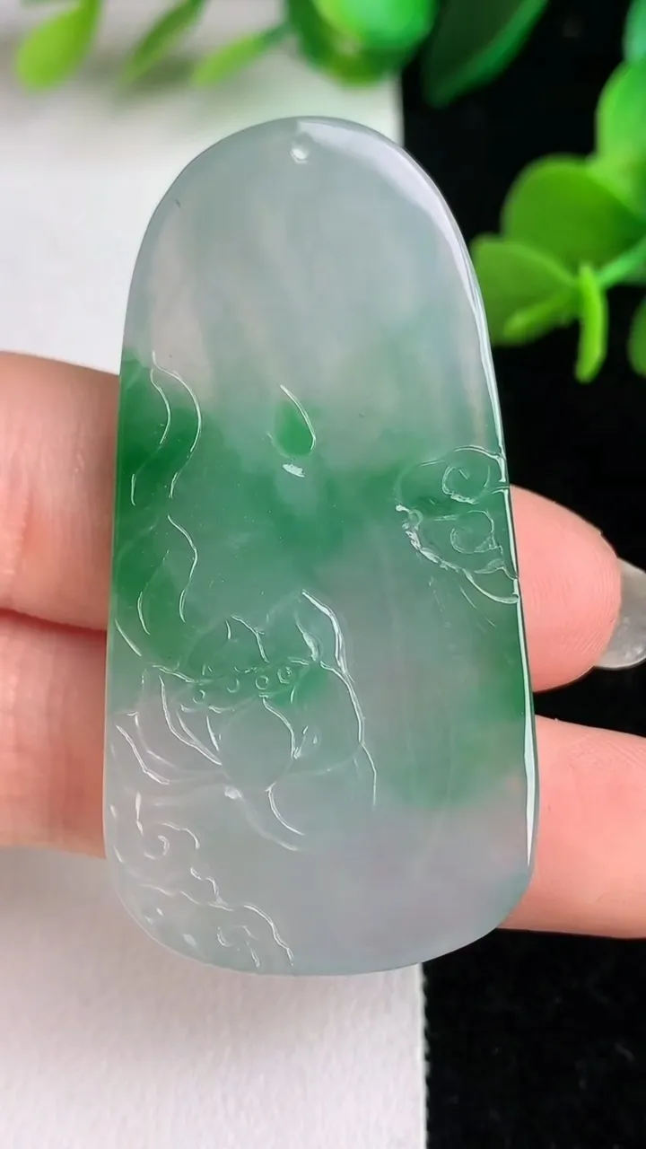 天然A货翡翠文殊菩萨吊坠，尺寸50.5-25.5-5.6，重量:17.24g
6月2日