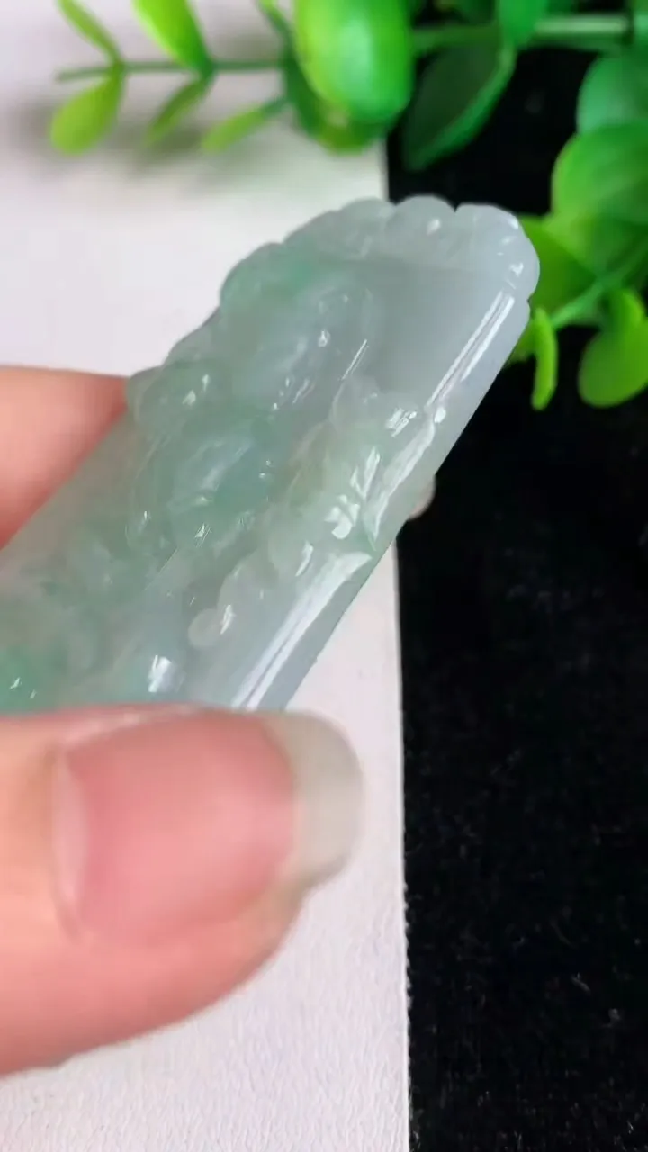 天然A货翡翠普贤菩萨吊坠，尺寸69.4-41.3-6，重量:36.38g
6月2日