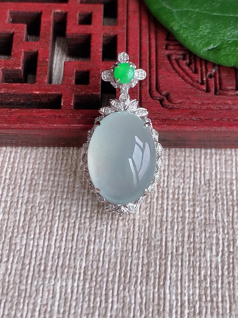 天然A货翡翠18K金伴白月光蛋面吊坠尺寸25×12.3×8裸石13.7×10.2m量2.52g 0601