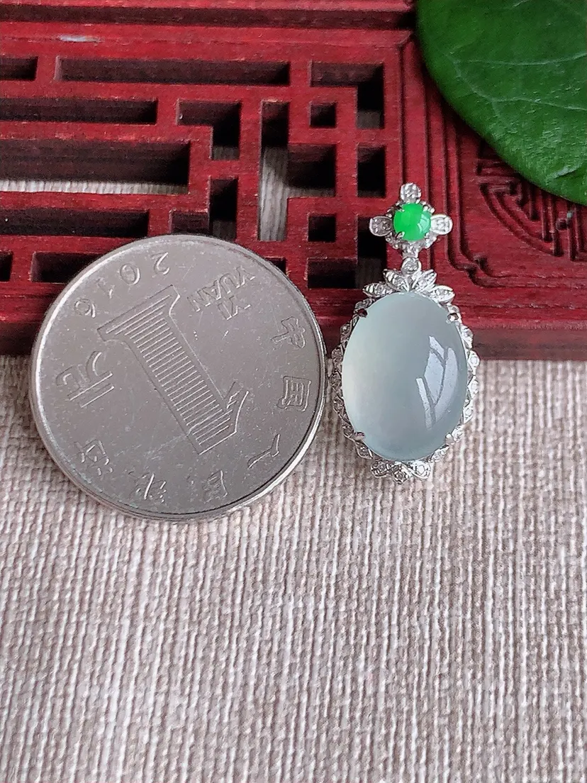 天然A货翡翠18K金伴白月光蛋面吊坠尺寸25×12.3×8裸石13.7×10.2m量2.52g 0601