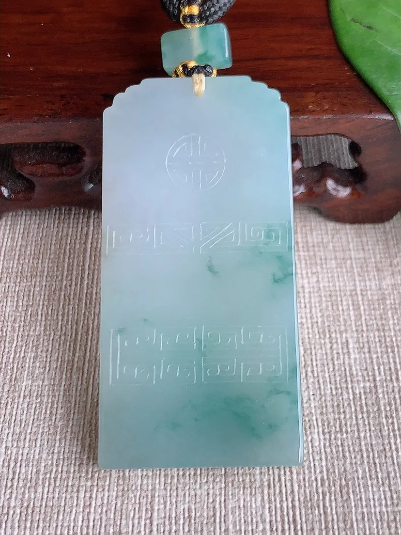 天然A货翡翠飘花仿古无事牌吊坠尺寸57×28×5.8m量36.00g 0601