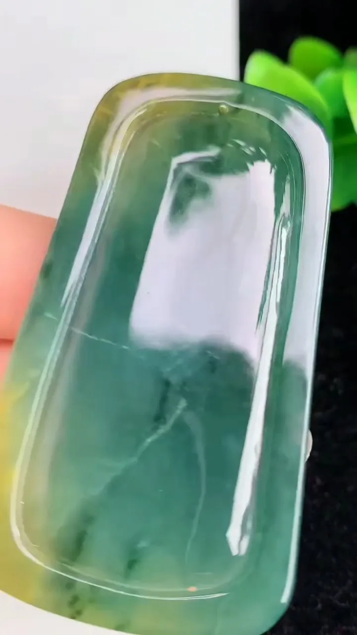 天然A货翡翠山水牌吊坠，尺寸62-35-4.2，重:25.30g
6月2日