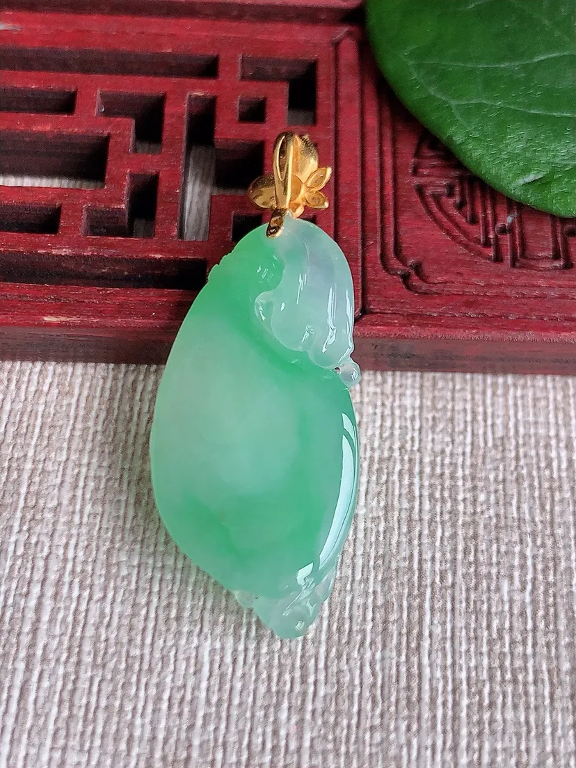 天然A货翡翠18K飘绿福袋代代有钱吊坠尺寸40×31.6×15.8×6m量6.30g 0601