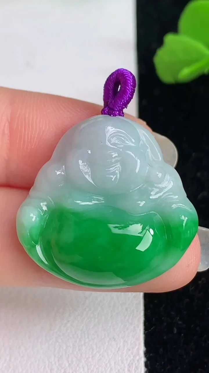 天然A货翡翠佛公吊坠，尺寸25-26-6.3，重量:6.72g
6月2日