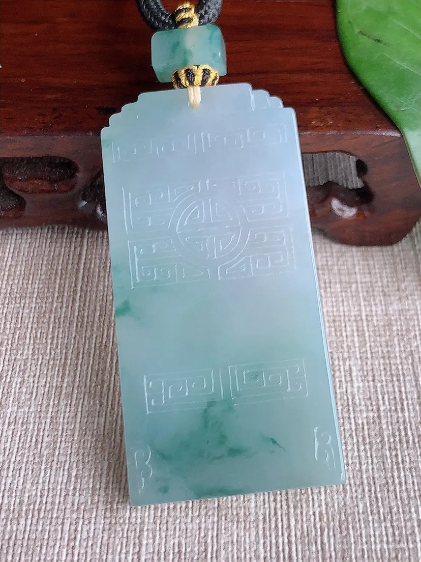 天然A货翡翠飘花仿古无事牌吊坠尺寸57×28×5.8m量36.00g 0601