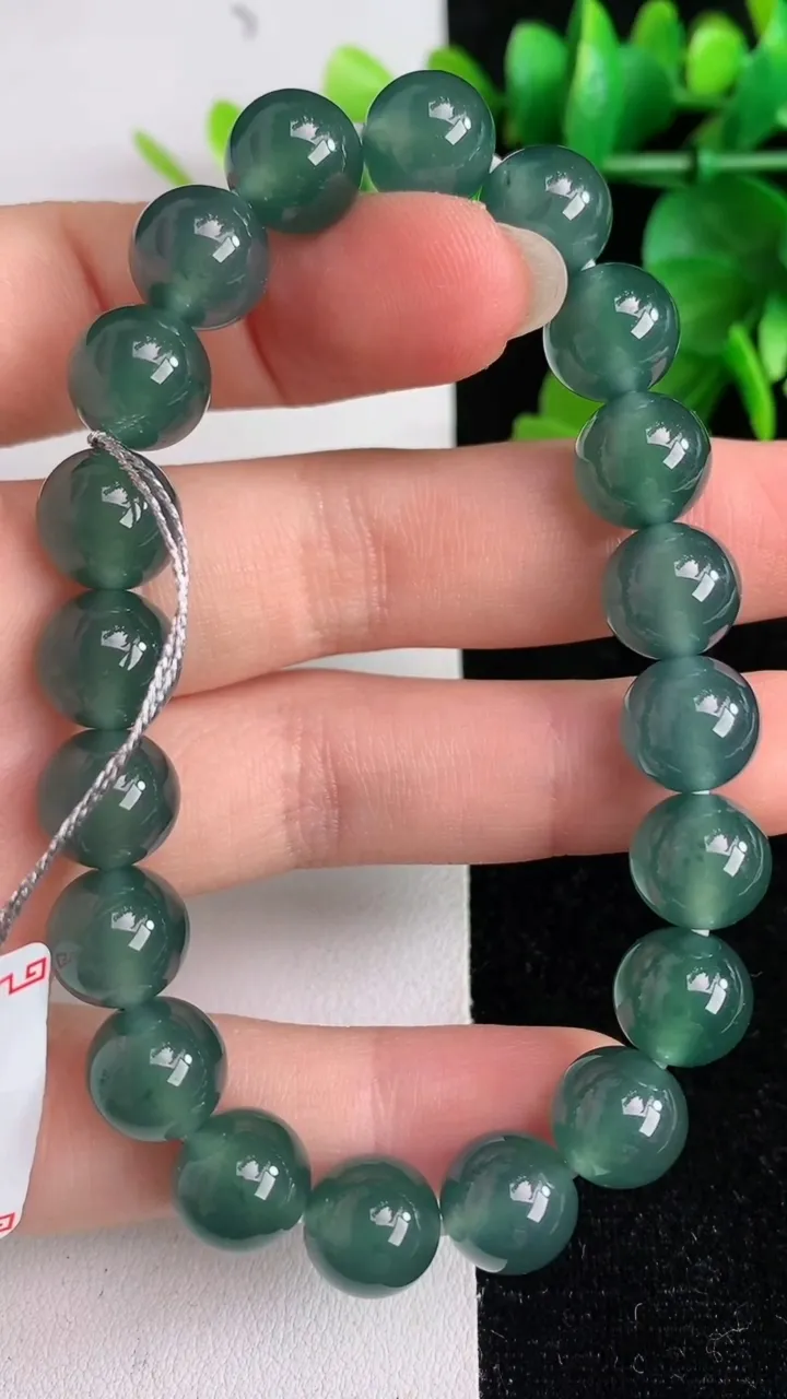 天然A货翡翠货蓝水圆珠手串，尺寸9.6-20颗，重量:32.40g6月2日
工厂直销收藏佳品,种好水足，色泽均匀，有种有色，上手高大气！