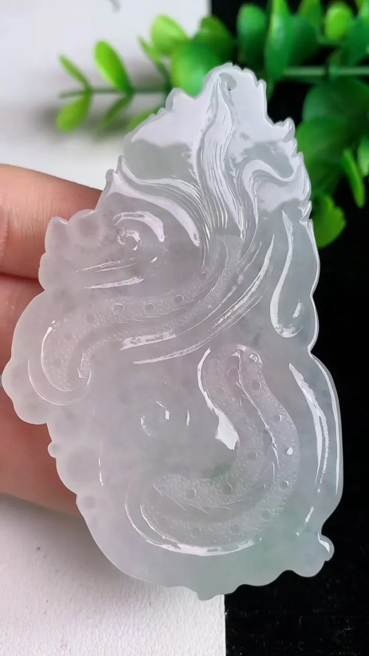 天然A货翡翠飘花不动明王吊坠，尺寸77.5-48.6-5.8，重量:39.22g
6月2日