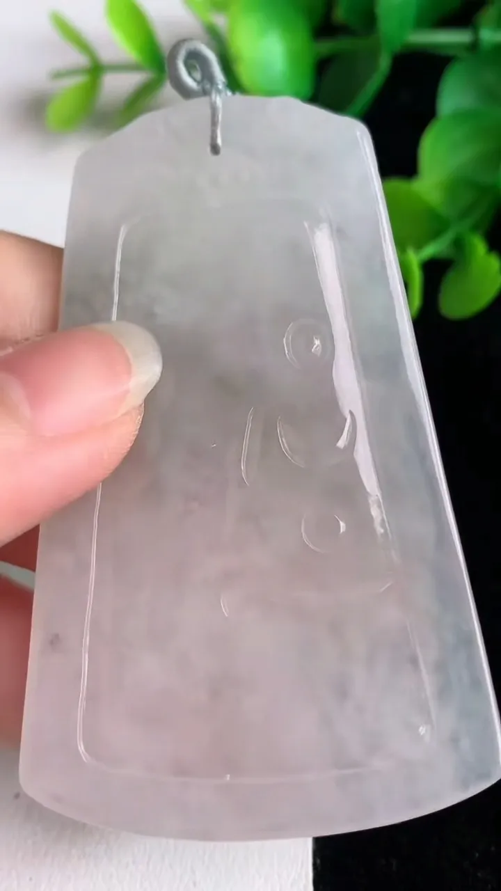 天然A货翡翠飘花度母吊坠，尺寸68.4-42.7-4.5，重量:28.39g
6月2日
