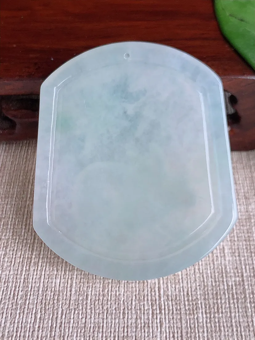 天然A货翡翠飘花生肖兔吊坠尺寸52×43.7×5.5m量26.23g 0601
