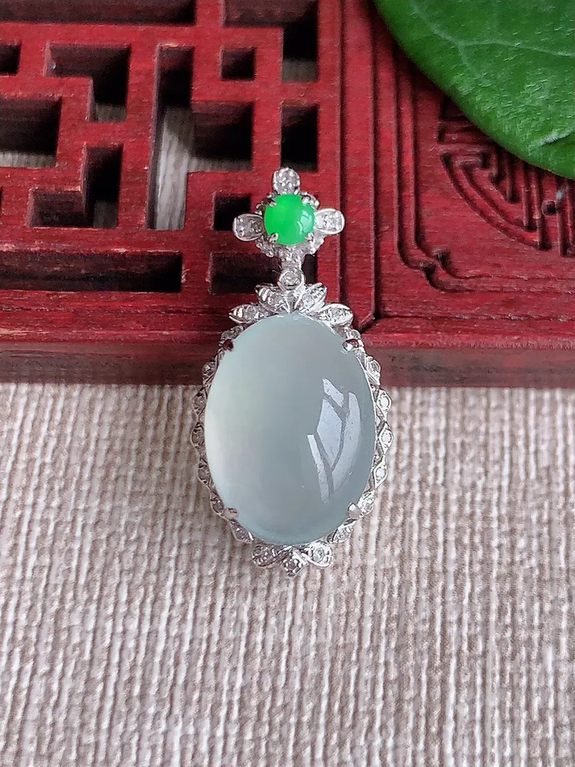 天然A货翡翠18K金伴白月光蛋面吊坠尺寸25×12.3×8裸石13.7×10.2m量2.52g 06