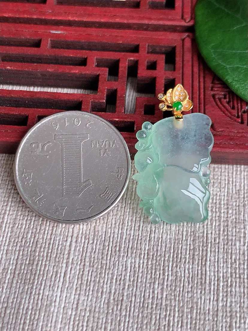 天然A货翡翠18K金扣头晴绿天使吊坠尺寸30.3×24×16.4×5.5m量4.42g 0601